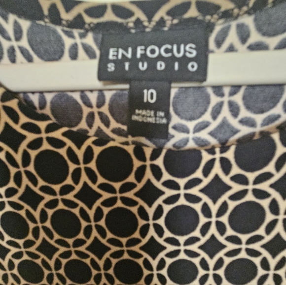 Brown geometric pattern rouched dress - Picture 2 of 3